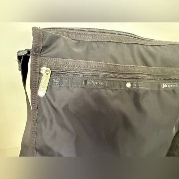 LeSportsac Large Lightweight Crossbody Pouch Purse Bag - Picture 3 of 6